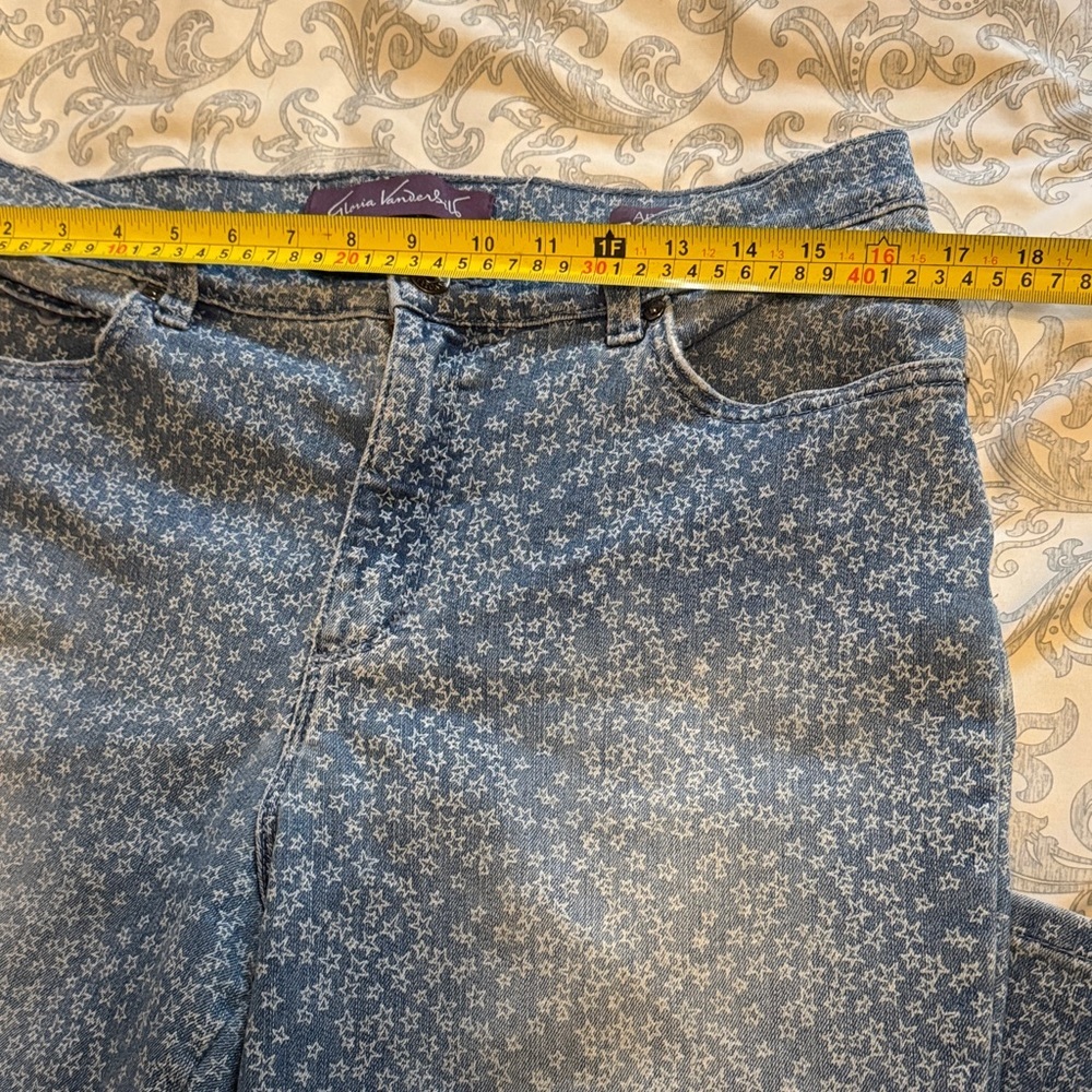 Gloria Vanderbilt Star Print Blue Jeans - Picture 6 of 7